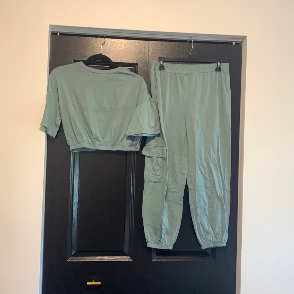 SHEIN cropped top & jogger pant set